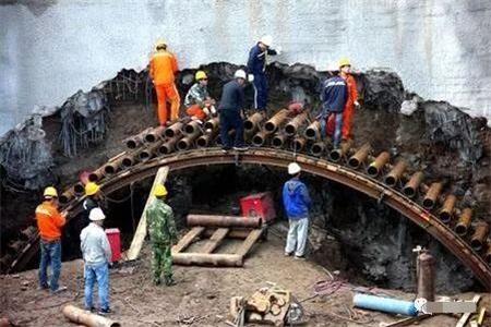 湖北隧道钢花管支护案例